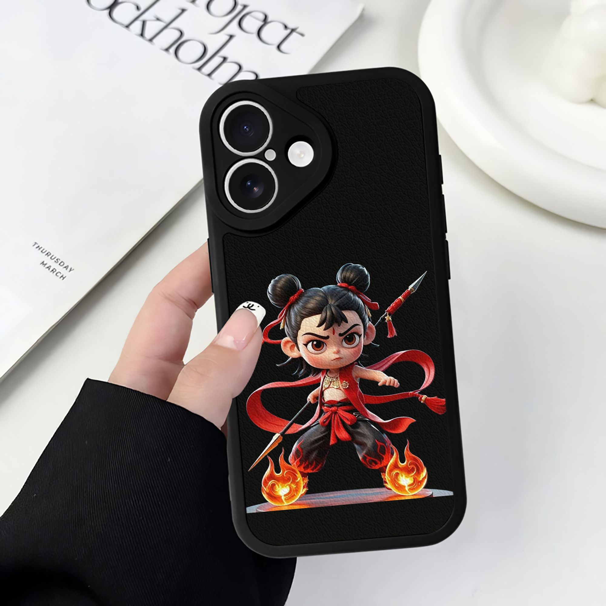 （画像用） Ne Zha 2 ナタ 魔童の大暴れ 【iPhone 16シリーズ対応】シリコンスマホケース（レザー調） 材質：シリコン